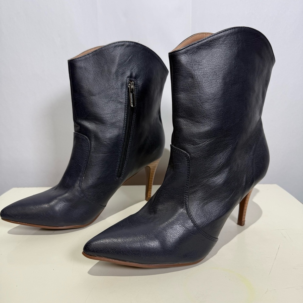 IZABELLA Rue Dark Blue  Short Ankle Boot/Dreena Women’s Size 9